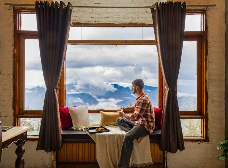 Scenic snow-capped views around Kufri, Himachal Pradesh
