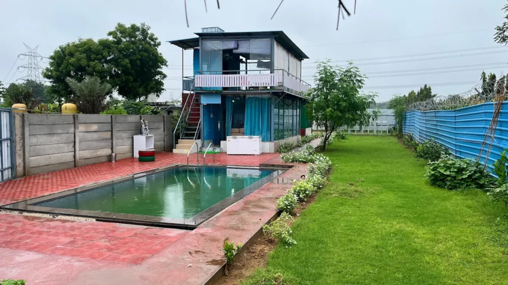 Luxury resort Gurgaon: Castle Villa Resort entrance